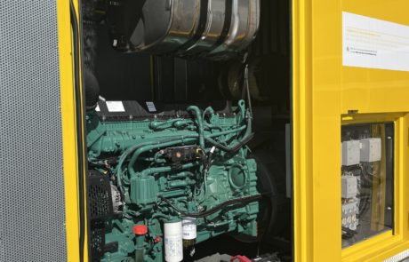 400 kVA Volvo StV Relaiskast en motor